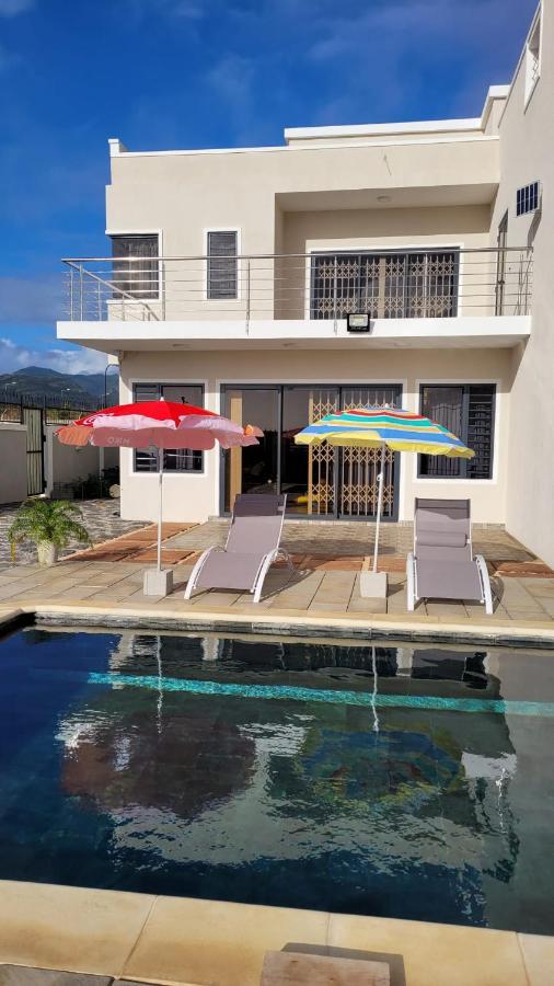 Coquette Villa Avec Piscine Flic en Flac Bagian luar foto