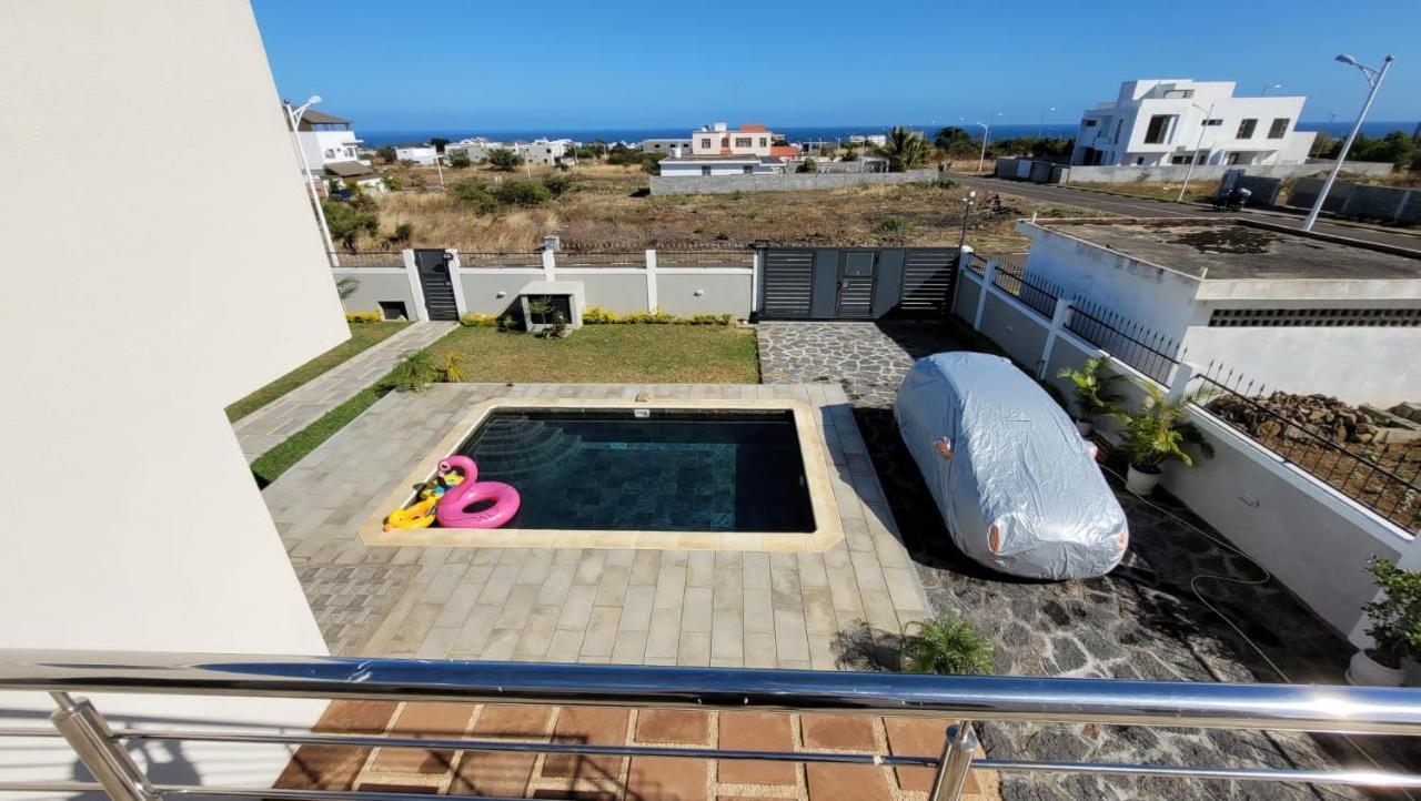Coquette Villa Avec Piscine Flic en Flac Bagian luar foto